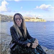 Profesora de alemán diplomada y certificada en el idioma. Soy española pero he vivido varios años en Alemania, donde he trabajo como maestra. Mi metodología es práctica y divertida, pues solo concivo el aprendizaje a través de la motivación. Aprenderemos